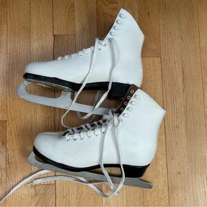 Women’s ice skates